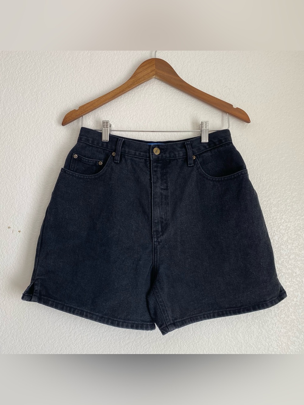 Vintage B.E. Blues high waisted five pocket black denim jean shorts, 11 Juniors